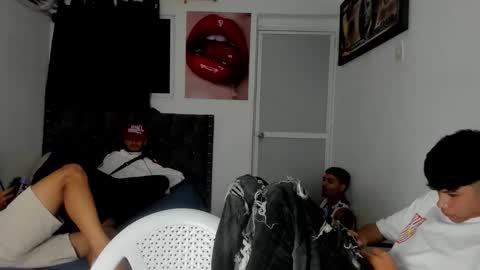 white online show from April 12, 7:45 am