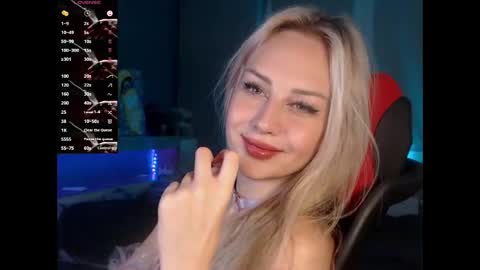 Whitekittykitten online show from October 25, 3:34 pm