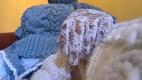 whitesweater online show from April 27, 5:38 am