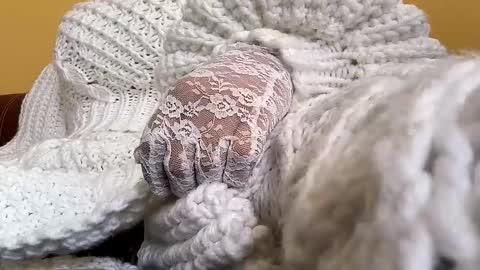 whitesweater online show from March 31, 6:25 am