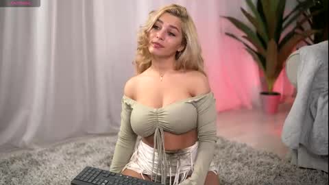 whitneyandrews online show from November 8, 4:48 am