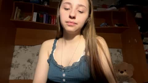 Vicky online show from April 1, 9:45 pm