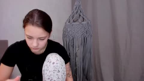 Veronica online show from March 5, 6:23 pm