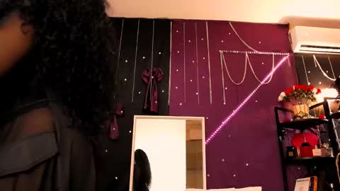 Snapshot of wicked_hilde chatting on September 18, 7:01 am Milf Amy online show from September 18, 7:01 am