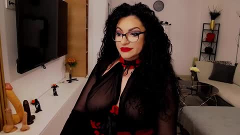 Snapshot of wicked_hilde chatting on February 27, 7:08 am Milf Amy online show from February 27, 7:08 am