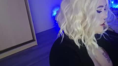 Laura  online show from October 15, 10:10 pm