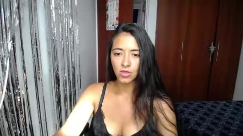 Ilauren online show from May 20, 7:20 pm