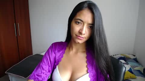 Ilauren online show from April 20, 6:11 pm