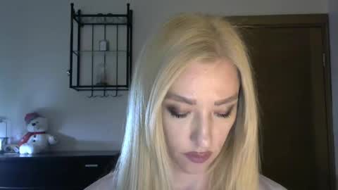 Snapshot of wild_silk_desire chatting on March 6, 11:47 am Alina online show from March 6, 11:47 am