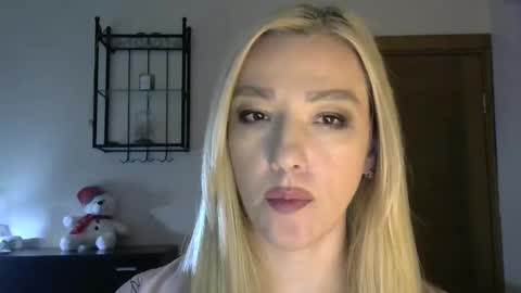 Snapshot of wild_silk_desire chatting on February 16, 11:59 am Alina online show from February 16, 11:59 am