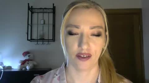 Snapshot of wild_silk_desire chatting on February 21, 9:45 am Alina online show from February 21, 9:45 am