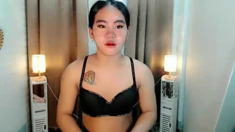 Lianelaiza online show from April 2, 5:37 am