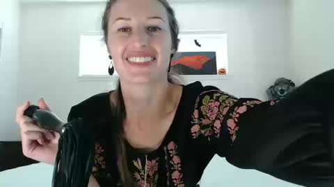 WildRose L - check my Pinned tweet if you dont see me online within 5 minutes after Ive sent email notifications online show from October 13, 12:01 am