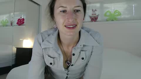 WildRose L - check my Pinned tweet if you dont see me online within 5 minutes after Ive sent email notifications online show from April 24, 2:02 am