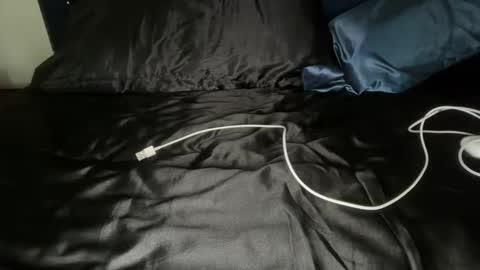 wildtravis online show from February 14, 4:21 pm