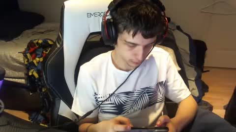 willfro_ online show from October 16, 2:44 am