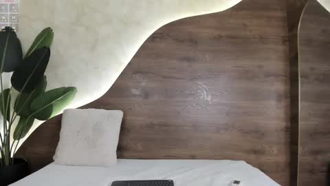 Snapshot of willow_hendrix chatting on February 28, 7:56 pm Ms Willow online show from February 28, 7:56 pm