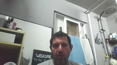 Snapshot of windowpane5 chatting on October 17, 11:31 pm windowpane online show from October 17, 11:31 pm