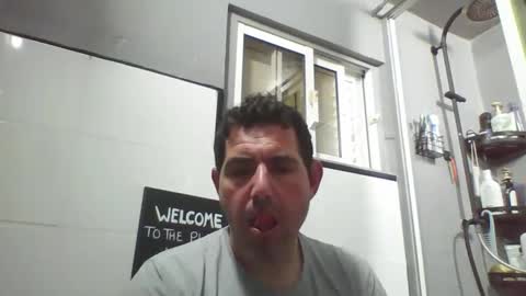 Snapshot of windowpane5 chatting on February 18, 10:25 pm windowpane online show from February 18, 10:25 pm