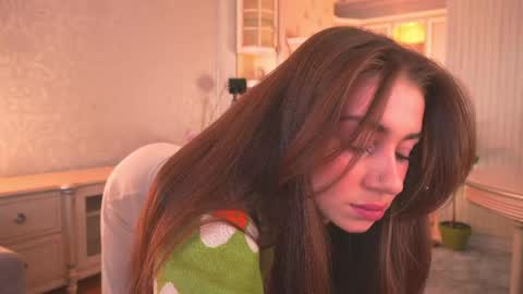 Lillian online show from April 14, 4:05 am