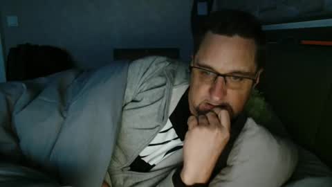 Snapshot of wirzwei8883 chatting on October 19, 4:00 pm Dirty online show from October 19, 4:00 pm