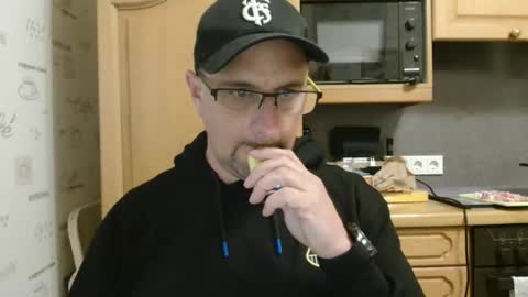 Snapshot of wirzwei8883 chatting on September 22, 5:17 pm Dirty online show from September 22, 5:17 pm