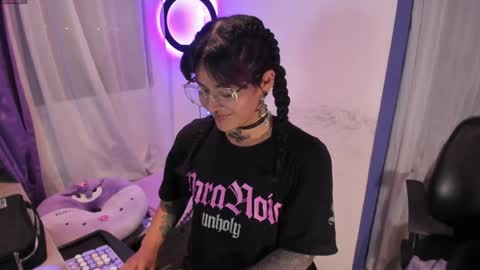 Snapshot of witchofhearts chatting on January 20, 12:36 am     Luna Violeta  A r t i s t  online show from January 20, 12:36 am