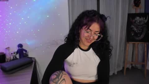 Snapshot of witchofhearts chatting on February 25, 12:14 am     Luna Violeta  A r t i s t  online show from February 25, 12:14 am