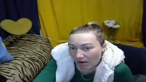 wleslymosw online show from December 25, 6:41 pm