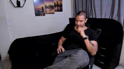 Magnus Dark independent model online show from April 3, 4:52 am