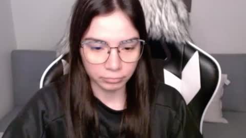Snapshot of wolfs_daughter chatting on September 25, 3:02 am Alex online show from September 25, 3:02 am