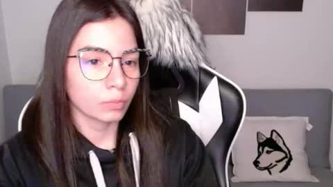 Snapshot of wolfs_daughter chatting on October 21, 1:54 am Alex online show from October 21, 1:54 am