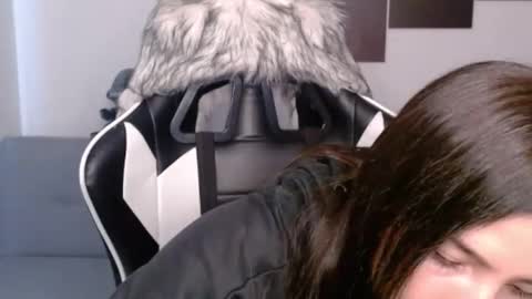 Snapshot of wolfs_daughter chatting on January 17, 10:01 pm Alex online show from January 17, 10:01 pm
