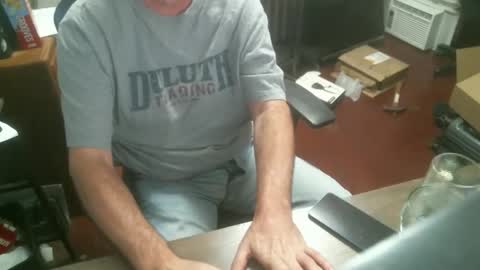 Snapshot of woodworker6473 chatting on October 23, 12:45 am woodworker6473 online show from October 23, 12:45 am