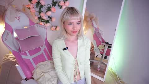 wow_angel online show from May 12, 5:38 am