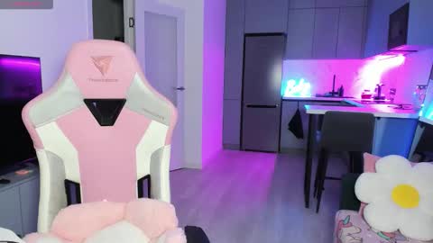 Emi online show from October 8, 4:13 pm