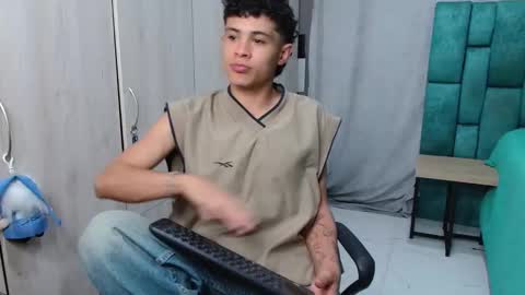 Snapshot of wyatt_444 chatting on January 22, 2:37 am wyatt online show from January 22, 2:37 am