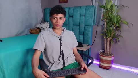 Snapshot of wyatt_444 chatting on January 22, 11:32 pm wyatt online show from January 22, 11:32 pm