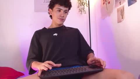 Snapshot of wyatt_444 chatting on December 19, 10:32 pm wyatt online show from December 19, 10:32 pm