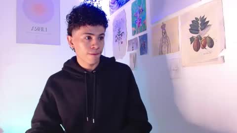 Snapshot of wyatt_444 chatting on December 23, 10:12 pm wyatt online show from December 23, 10:12 pm