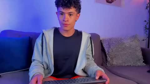 Snapshot of wyatt_444 chatting on January 4, 3:28 pm wyatt online show from January 4, 3:28 pm