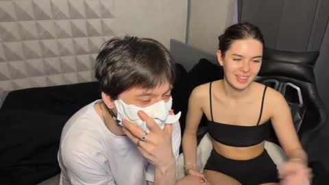 x_leon_ online show from April 15, 8:50 am