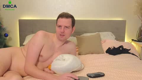 Snapshot of x_sweety_couple_x chatting on December 12, 3:43 am x_sweety_couple_x online show from December 12, 3:43 am