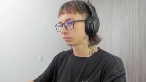 Xam online show from February 25, 7:50 pm