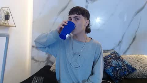 xandergrey8 online show from March 18, 7:31 pm