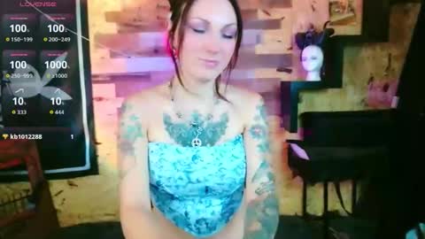 Snapshot of xcaitieragex chatting on October 29, 8:42 pm Caitie Rage online show from October 29, 8:42 pm