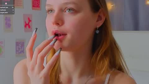 Luna and Lina online show from November 19, 5:07 am