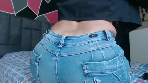 ximena suarez online show from December 15, 12:23 pm