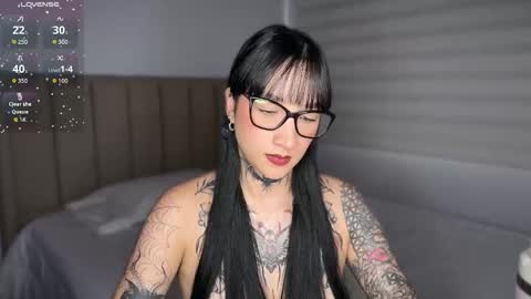 xisisxx online show from March 10, 9:40 pm