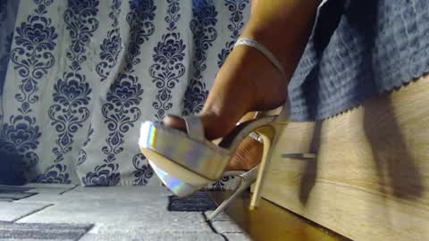 Snapshot of xmistressmonroex chatting on October 21, 7:57 am Monroe online show from October 21, 7:57 am